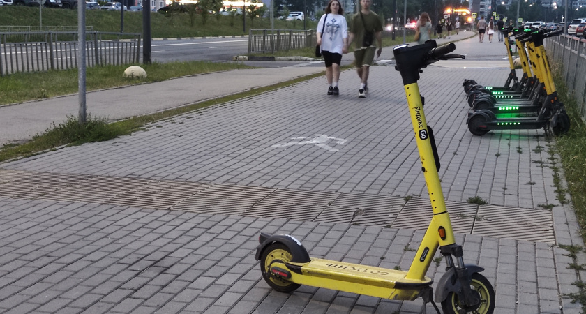 Подросток на электросамокате серьезно пострадал в Вологодской области 