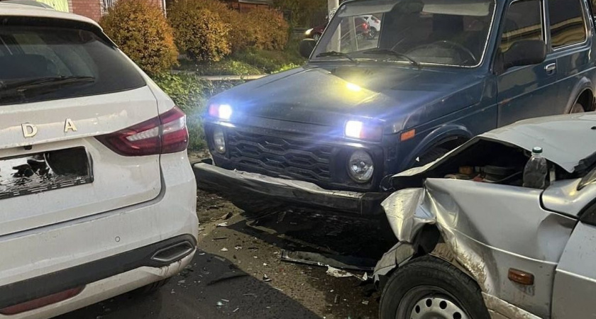 Два человека пострадали в Вологодской области в ДТП с тремя машинами