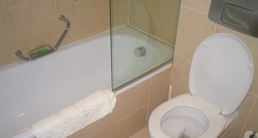 Силикон - вечная плесень и желтизна: вот поэтому в США не применяют силиконовый герметик, а нашли 2 варианта лучше