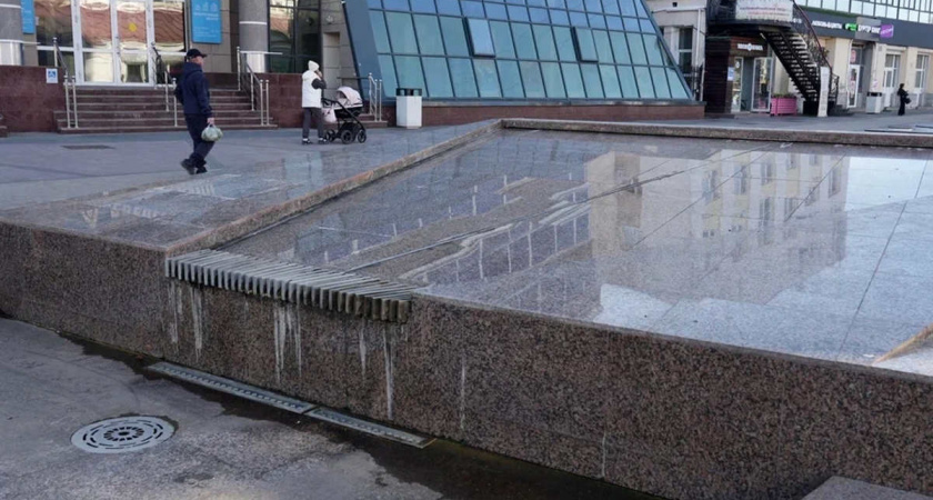 В Вологде начали готовить знаменитый светомузыкальный фонтан к зимней "спячке"