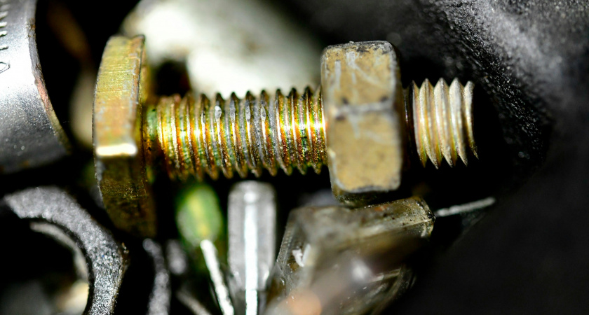 Любые гайки с болтами будут откручиваться легко даже спустя десятки лет. Советский метод, про который многие забыли, а зря