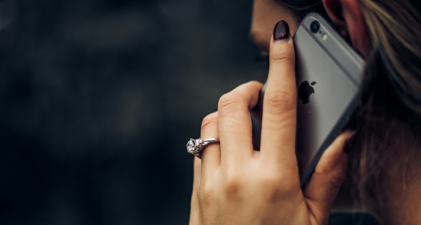 Мошенники совсем обнаглели: прислали смс на оба наших номера. Неужели кто-то до сих пор им верит?