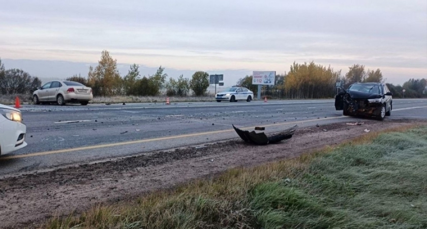 В районе Вологды на трассе М-8 в лобовом столкновении пострадали два человека
