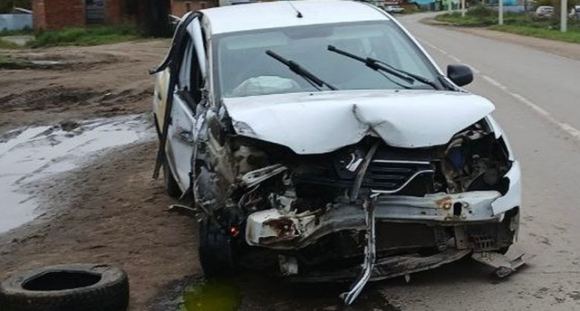 Пассажирка без ремня безопасности пострадала в лобовом столкновении под Вологдой