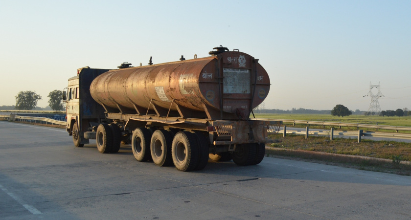 Постановление верховного суда: можно ли обогнать тихоход через сплошную, если он едет медленнее 30 км/час.