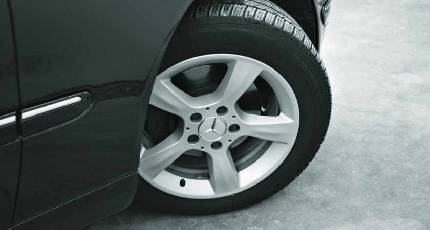 Инспектор ДПС прояснил ответ на спорный вопрос: какой поворотник включать при съезде с главной дороги: правый или левый?