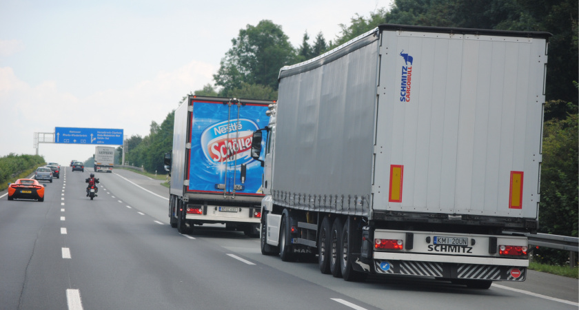 Верховный суд поставил точку: можно ли завершить обгон через сплошную справа?