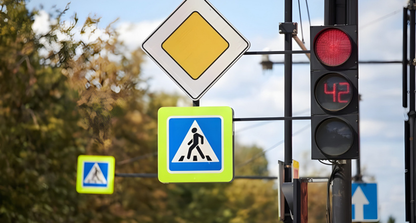 Верховный суд поставил точку: можно ли повернуть направо, если стрелка не светится, но горит основная секция?