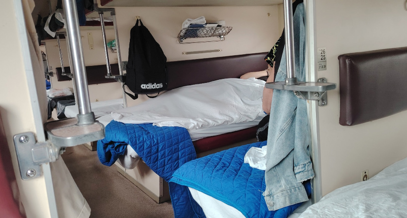 Немец замер на пороге вагона: "Неужели теперь все русские на этом ездят в Крым". Чем удивил заморского гостя фирменный поезд Таврия