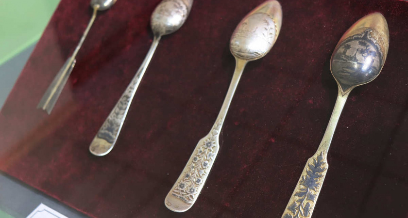 В Омске впервые представили коллекцию старинных ложек, созданных мастерами Вологды