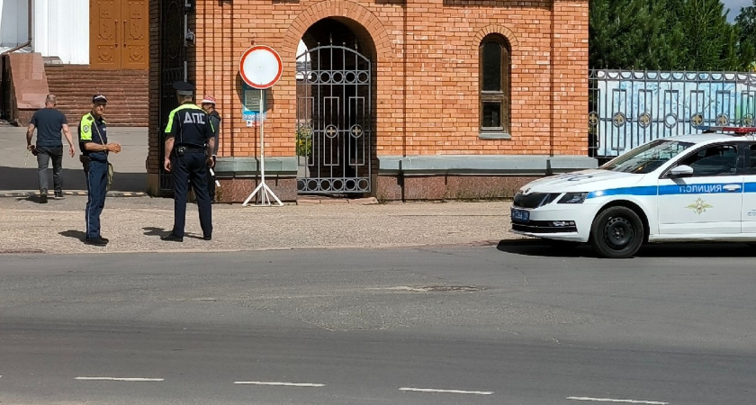 В Вологодской области две иномарки столкнулись возле стен монастыря