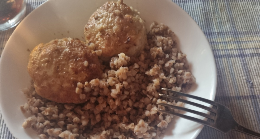 Еврейские хозяйки готовят котлеты всего из двух ингредиентов: получаются нежные и воздушные