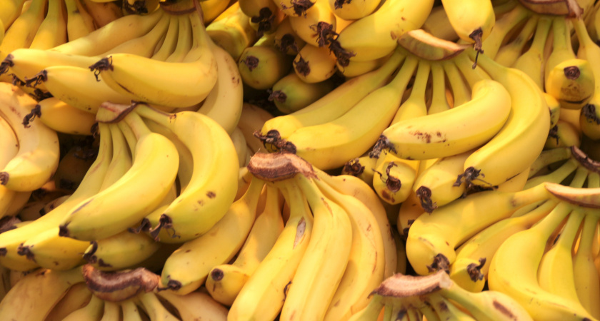 Зачем продавцы "Магнитов" и "Пятёрочек" забирают себе из ящиков с бананами маленькие незаметные пакетики