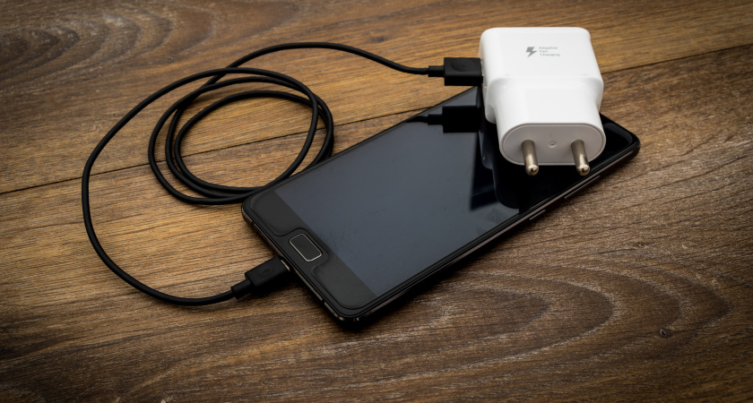 Теперь смартфон заряжаю только так: узнал как правильно - держит зарядку намного дольше и не зависает