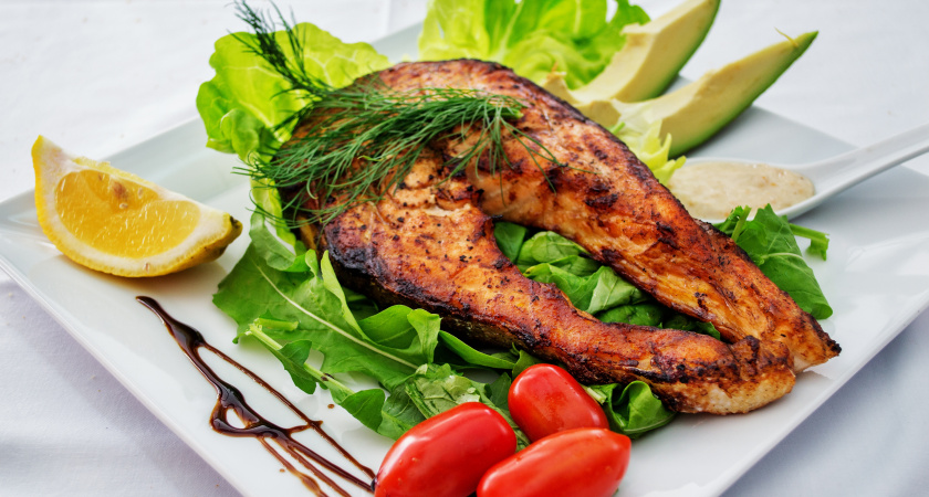 Мелкие кости растворяются сами: как жарят речную рыбу в лучших ресторанах