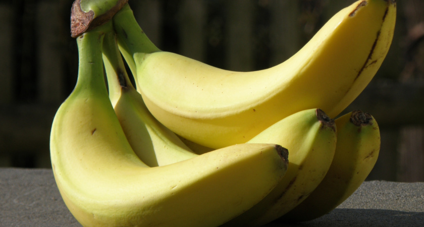 Для чего на самом деле продавцы "Пятерочек" забирают себе маленькие незаметные пакетики из ящиков с бананами