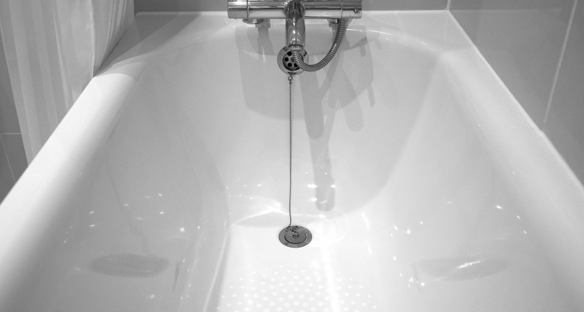 2 ложки на губку — и через 5 минут ванна белее снега: ни налета, ни ржавчины — сияет даже в темноте