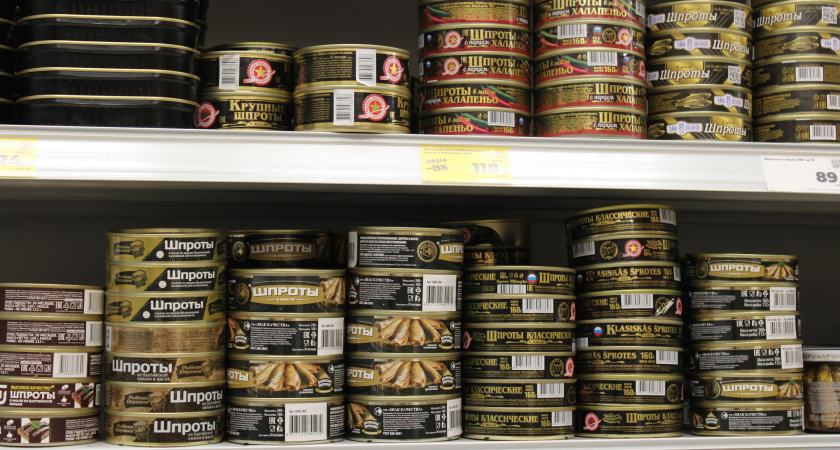 Дочь — технолог пищевой промышленности объяснила, в чем разница консервов из "Светофора" и таких же в других магазинах