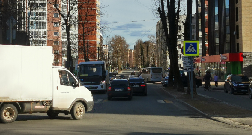 Верховный суд поставил точку: можно ли завершить обгон через сплошную справа?