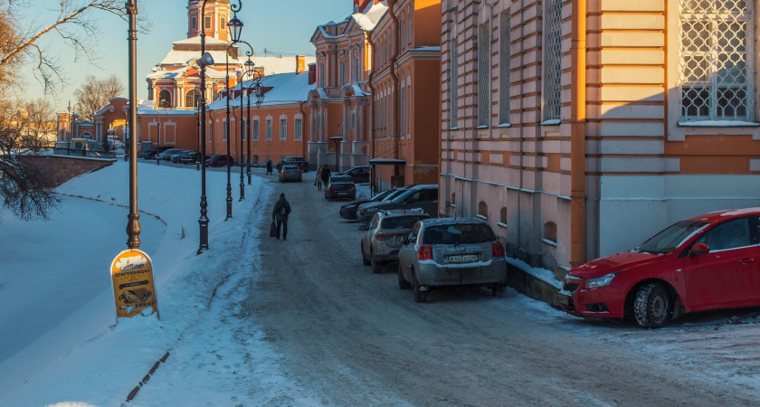 Верховный суд разъяснил: что грозит водителю за пересечение сплошной, которую замело снегом?