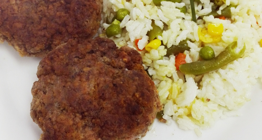 Подруга из деревни поделилась секретом, как сделать котлеты еще сочнее. Всего два ингредиента