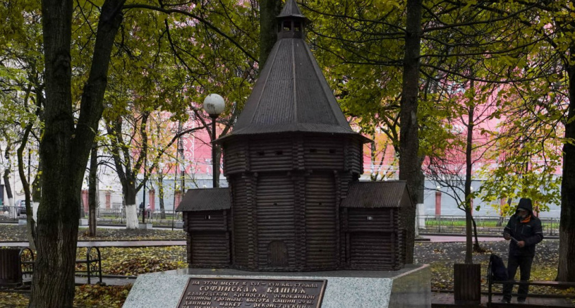 В Вологде начали устанавливать бронзовые копии башен крепости Ивана Грозного