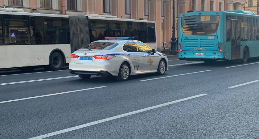 Конституционный суд решил: что делать, если начал обгон на прерывистой, а закончить до сплошной не успеваешь?