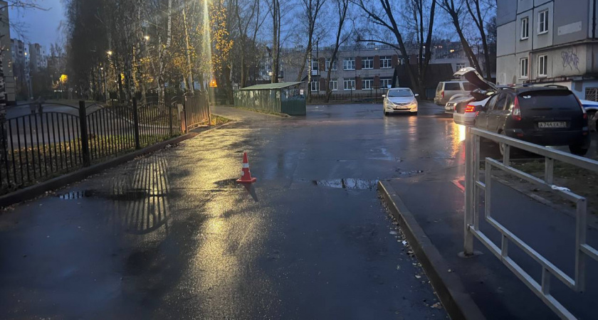 В Вологде 18-летний водитель иномарки сбил во дворе 11-летнюю девочку