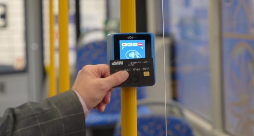Проблемы с мобильным интернетом не мешают оплате проезда картой в автобусах Вологды