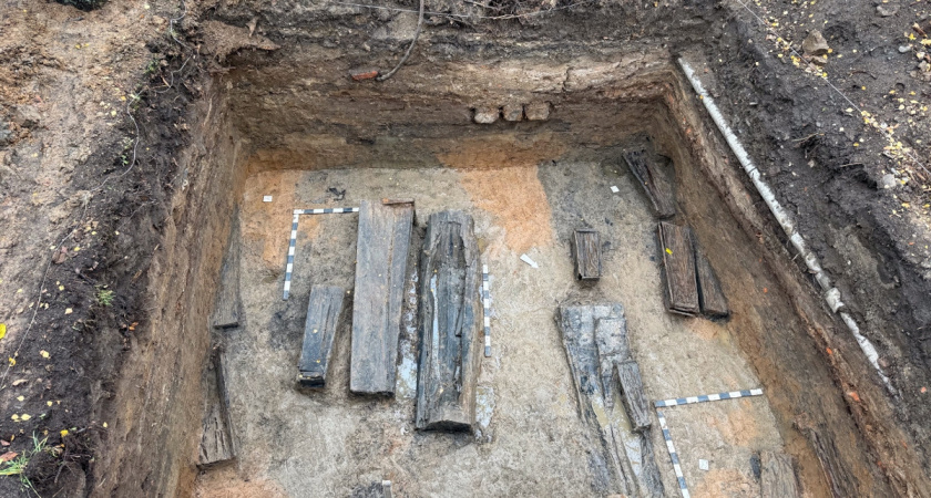 В Вологде на площади Революции нашли некрополь с лаптями и свиным зубом