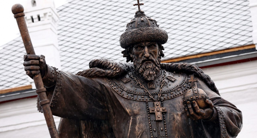 Вологда пополнилась бронзовыми скульптурами "Ямщика" и "Зодчего"