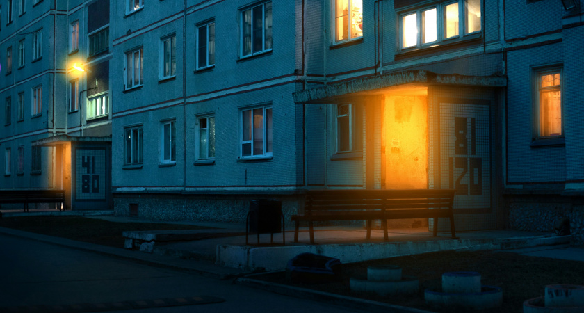 Шлагбаум, домофон, уборщики: за какие услуги ЖКХ платить не обязательно