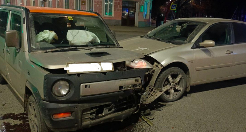 Пассажирка иномарки госпитализирована после столкновения двух автомобилей в центре Вологды