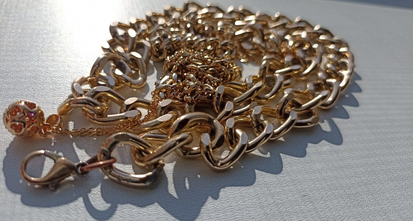 Пьяный вологжанин украл у заснувшей собутыльницы золота на 100 тысяч рублей