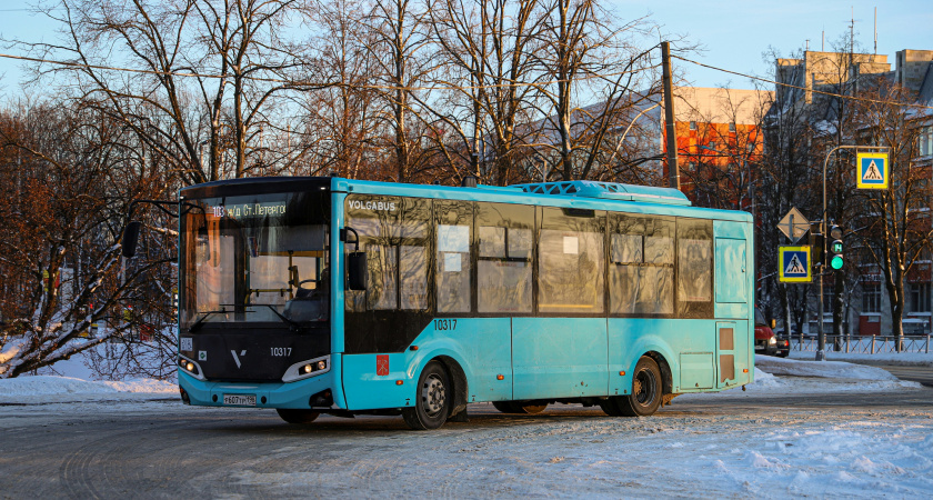 Верховный суд решил: нужно ли уступать автобусу, отъезжающему от остановки