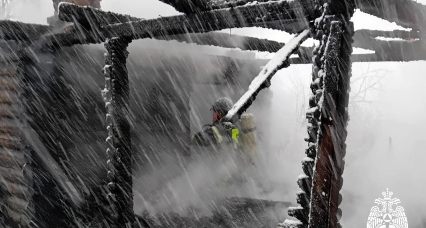 В Вологодской области из-за неисправной печи сгорела баня, в которой пострадал хозяин