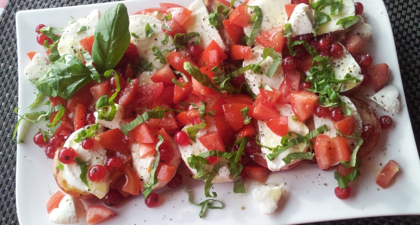 Салат «Огненный галоп» к Новому 2026 году — встретим Красную Лошадь сочным угощением