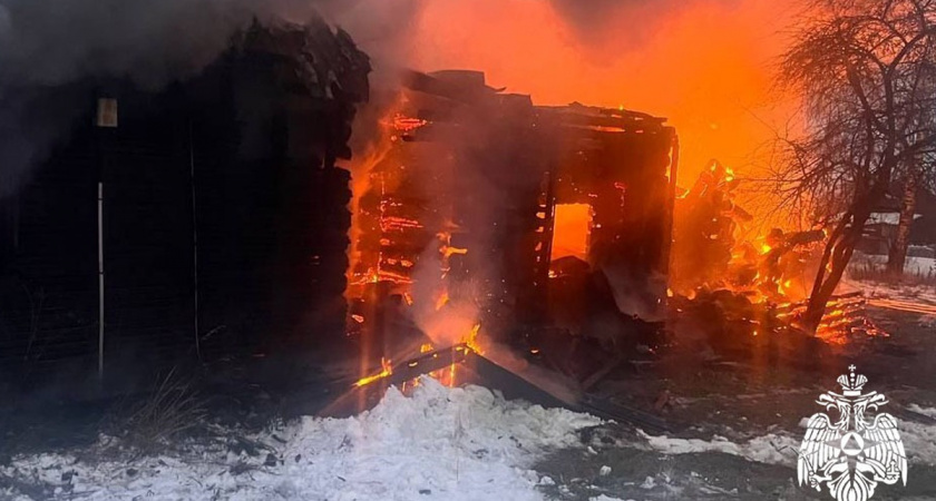 Забытая сигарета привела к масштабному пожару в Вологодской области