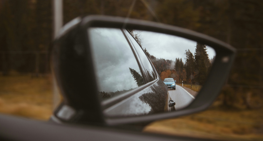 Водитель сзади едет слишком близко — простой способ заставить его оттянуться дальше