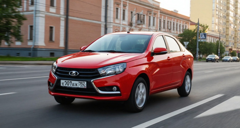 "Бессмысленная машина!" Пришли покупать LADA Iskra, а дилер прямо сказал, что не так с "Искоркой"