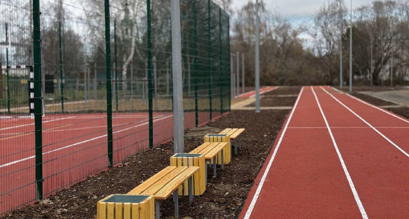 Современная спортплощадка появилась у школы в Вологодской области