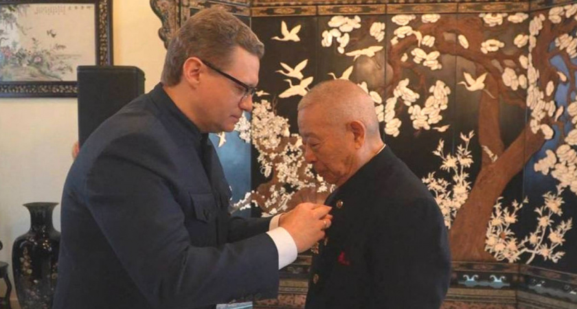 Губернатор Вологодской области в Пекине вручили орден Дружбы легенде ушу У Биню