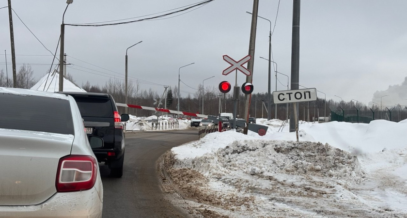 В Вологде дежурный по железнодорожному переезду предотвратил трагедию