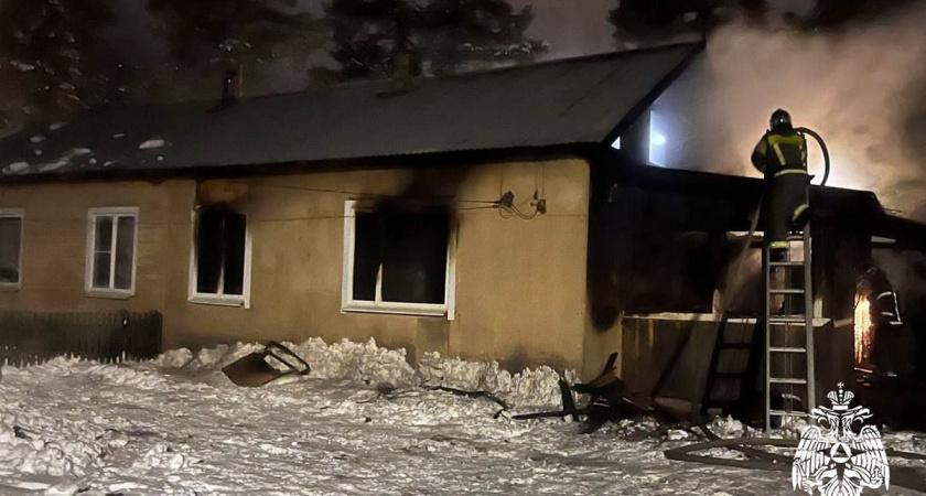 Житель Вологодской области пострадал при попытке потушить пожар в собственном доме