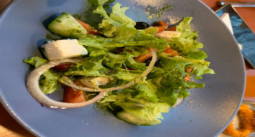 Салат «Огненная Лошадь»: что приготовить на Новый 2026 год