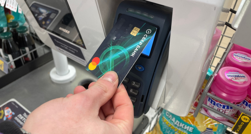 Забытая чужая карта в строительном магазине обернулась условным сроком для продавщицы из Вологодской области 