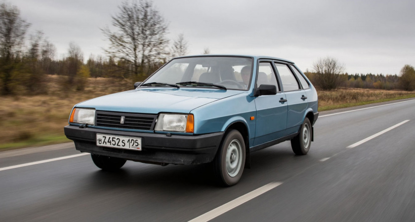 Увидел объявление о продаже «девятки» 1991 года с пробегом меньше 5 000 км — словно из «капсулы времени» достал: обнаружил удивительное