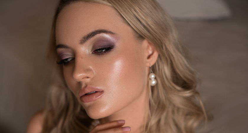 Три ключевых элемента в макияже, которые мгновенно «стирают» 15 лет с лица и придают ему сияющую молодость