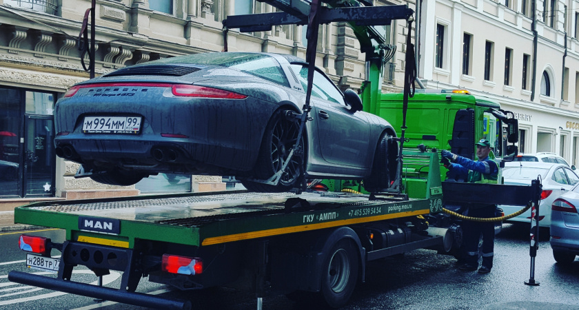 "Верховный суд поставил точку": чьи права на парковку во дворе приоритетнее