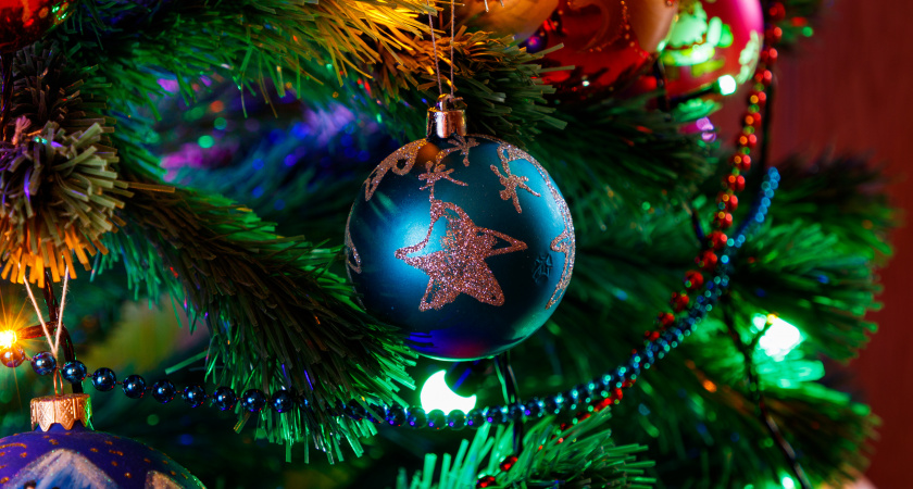 Почему отмечать Новый год дома — это финансовое преступление против самого себя!